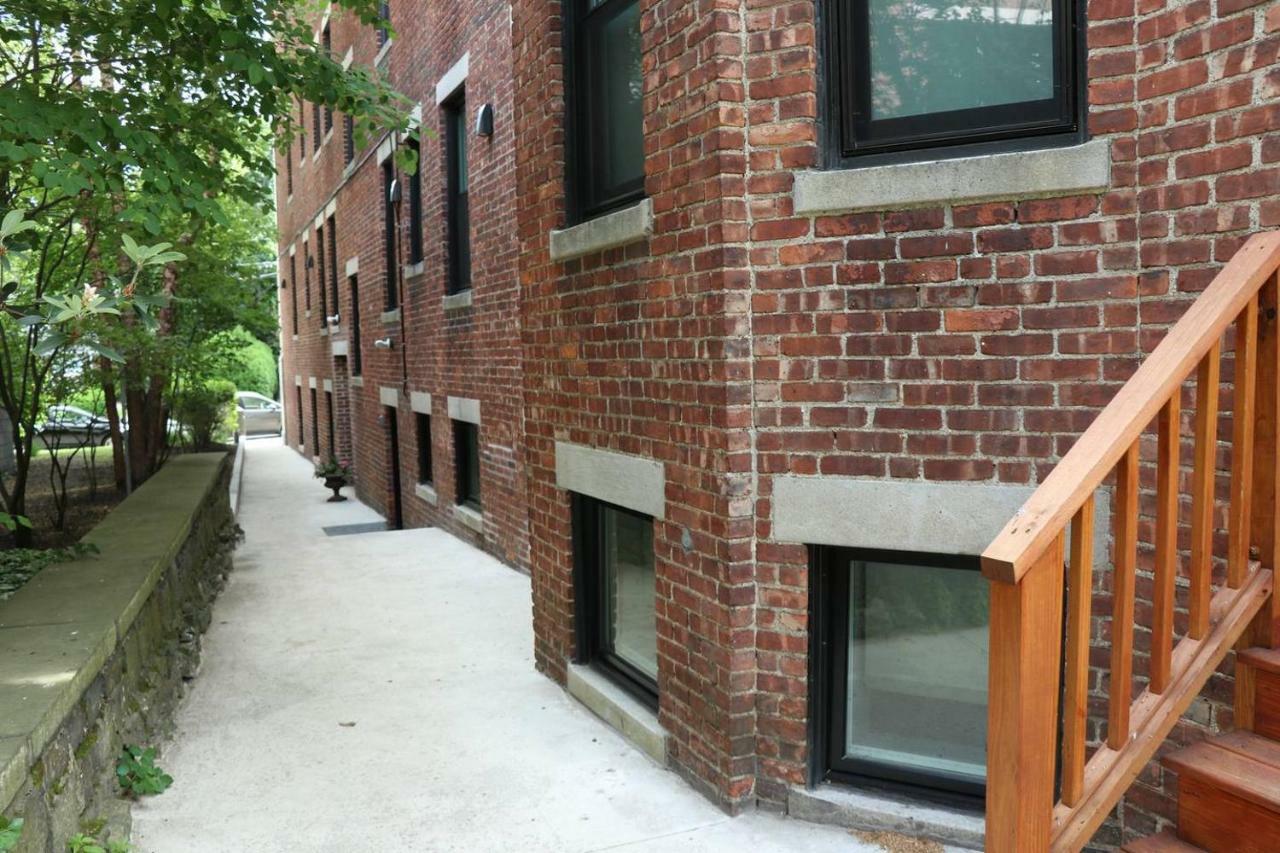 A Stylish Stay W/ A Queen Bed, Heated Floors.. #15 Brookline Esterno foto