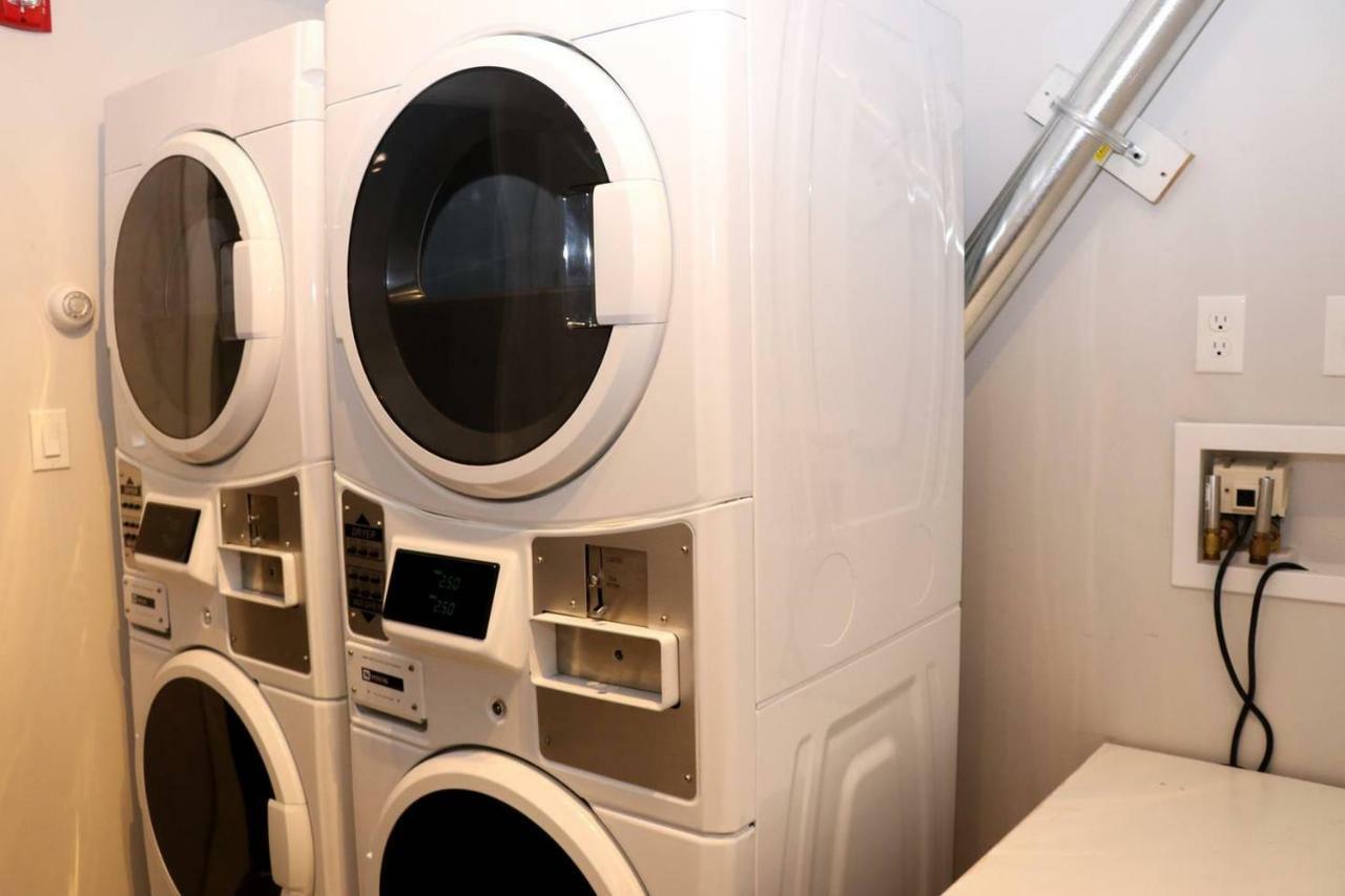 A Stylish Stay W/ A Queen Bed, Heated Floors.. #15 Brookline Esterno foto