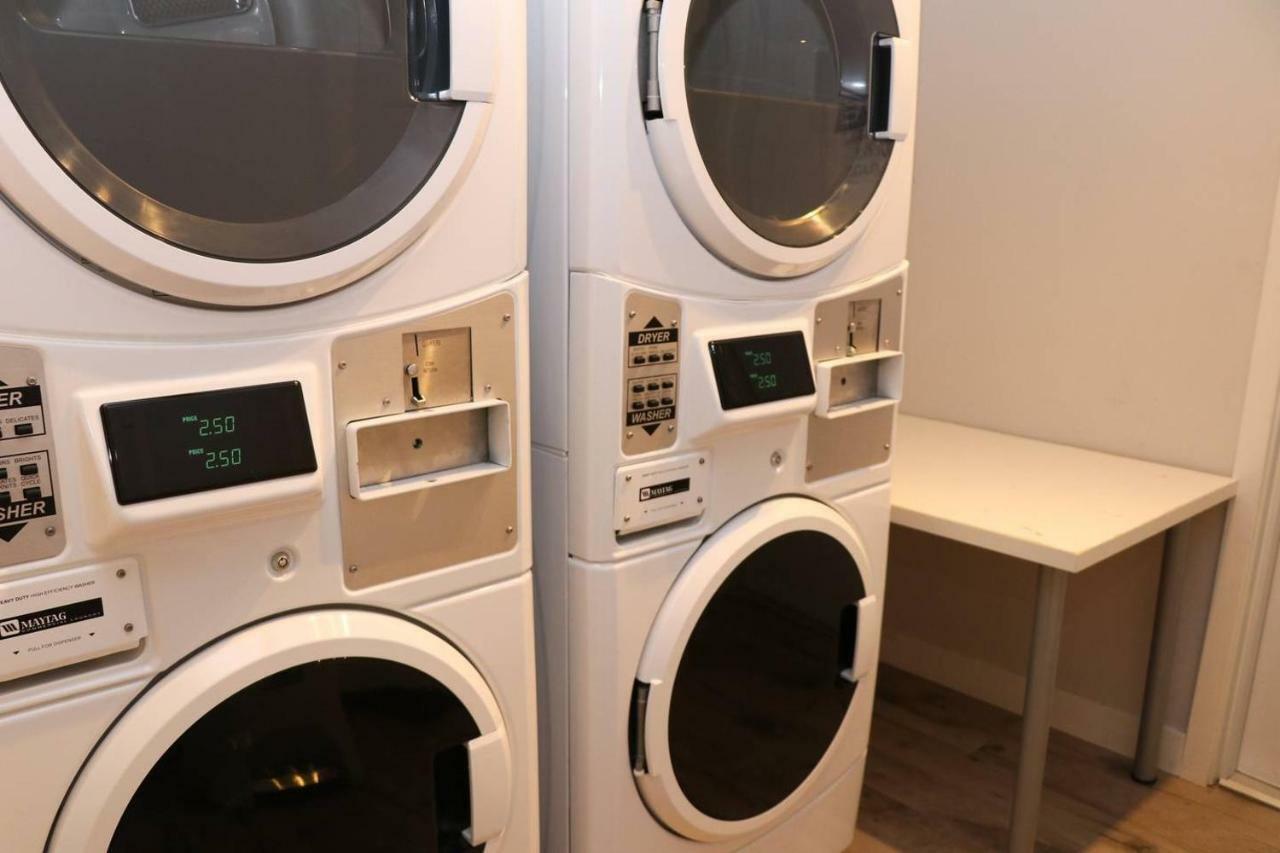 A Stylish Stay W/ A Queen Bed, Heated Floors.. #15 Brookline Esterno foto