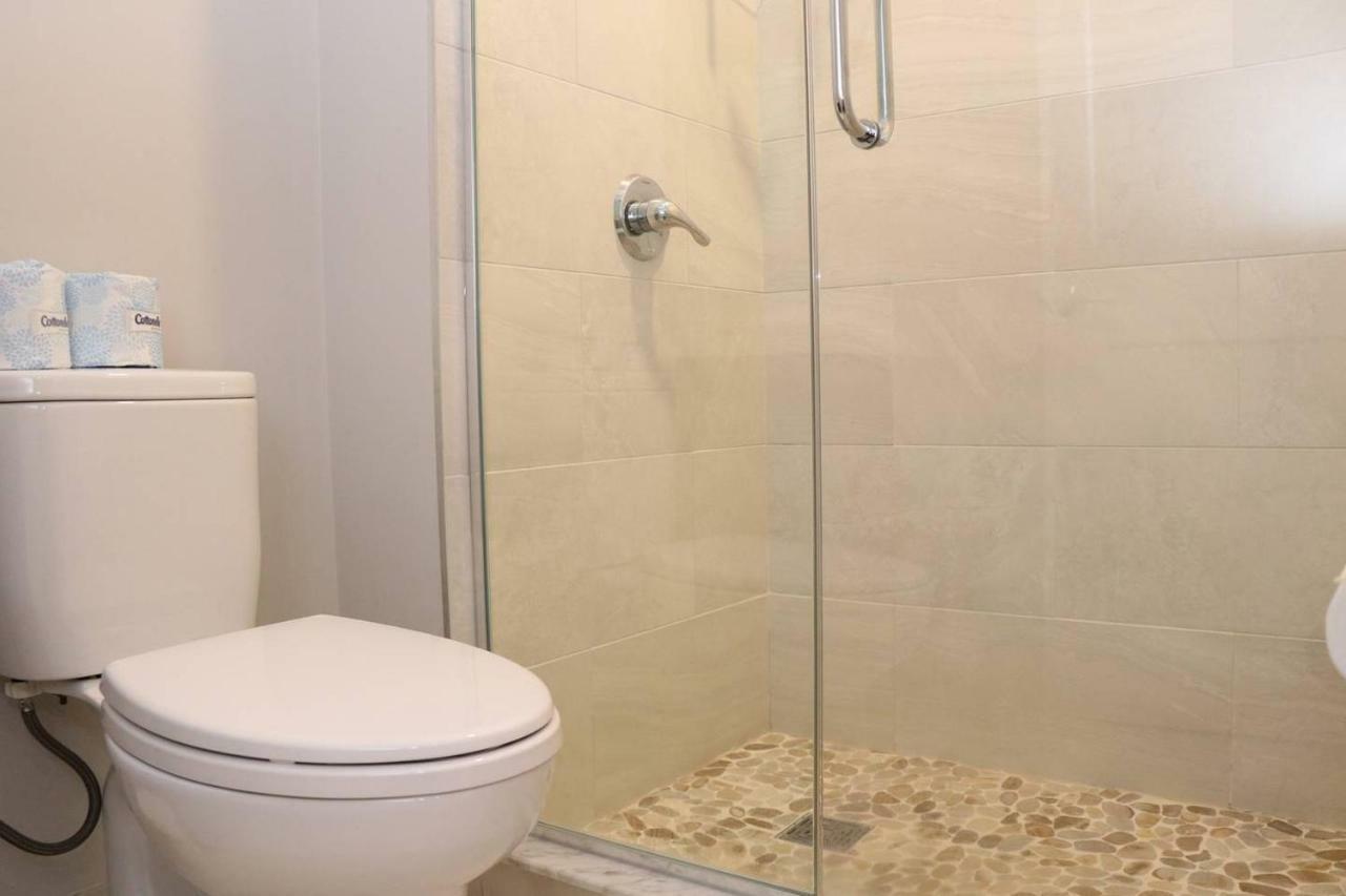 A Stylish Stay W/ A Queen Bed, Heated Floors.. #15 Brookline Esterno foto